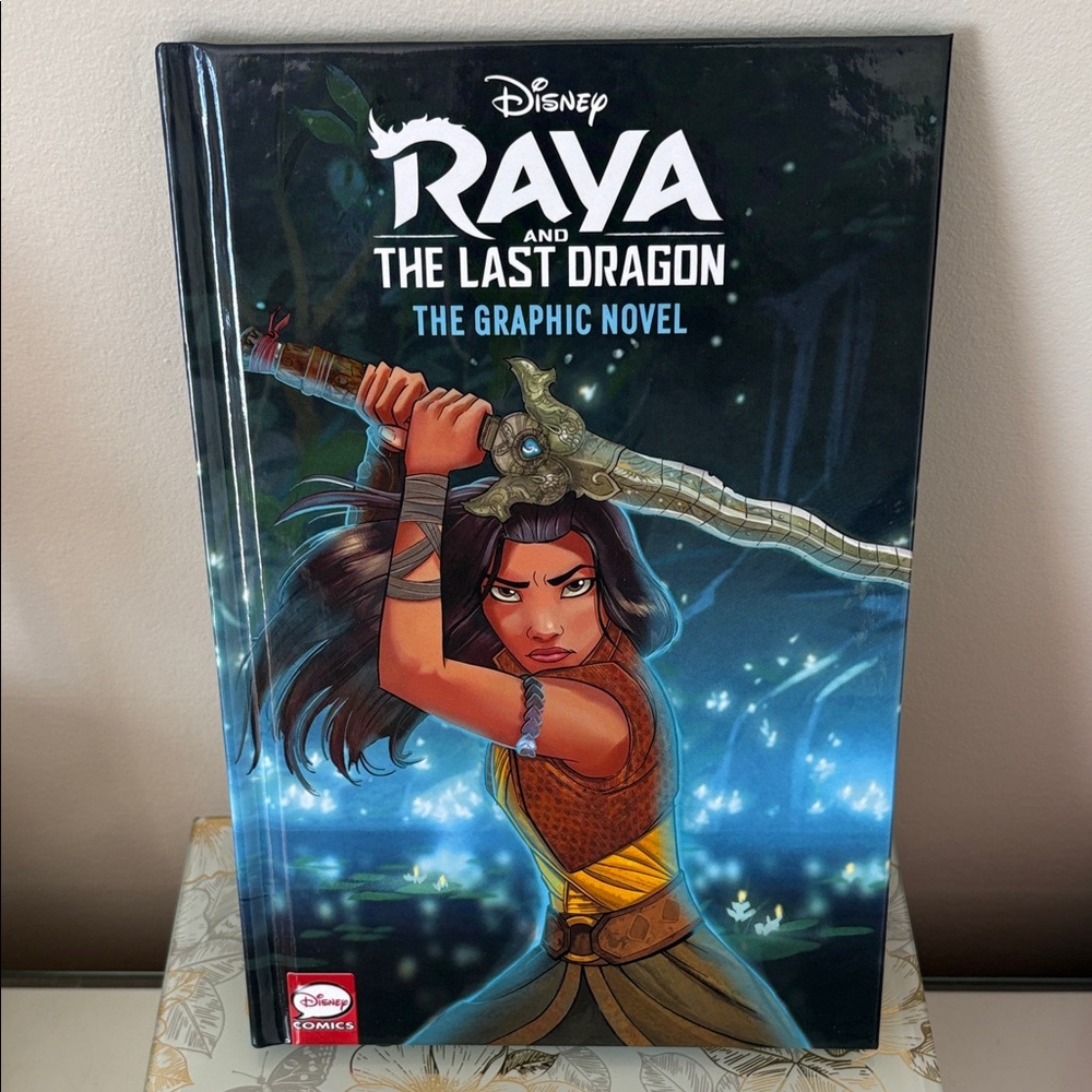 Disney Raya and the Last Dragon Graphic Novel Comic Books